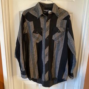 Wrangler Pearl Snap Button Up Shirt Men’s Size 17-34 Regular Fit XL Tails Work